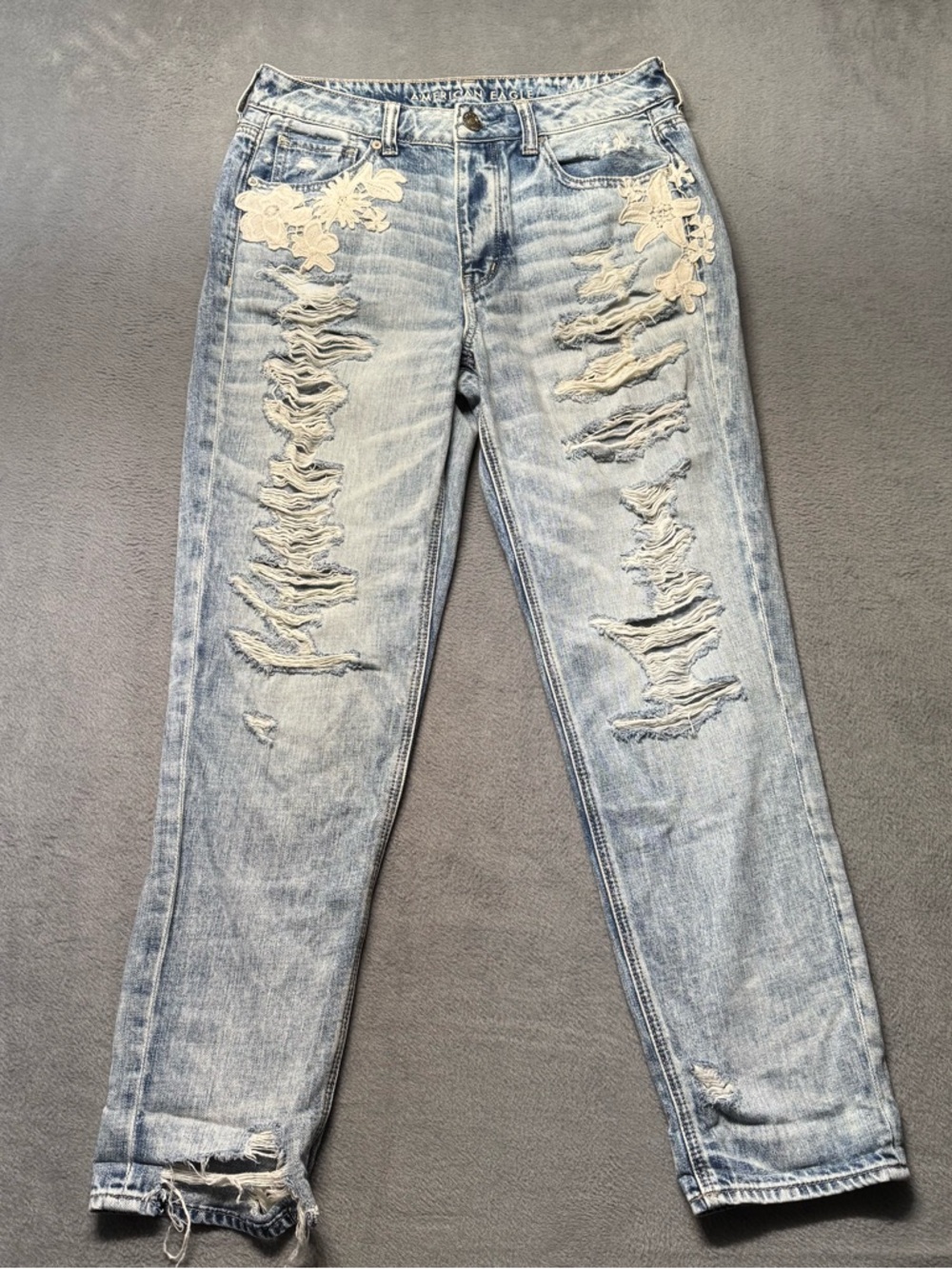 American Eagle Women 8 Hi Rise Tomgirl Jeans Floral Distressed Light Wash EUC